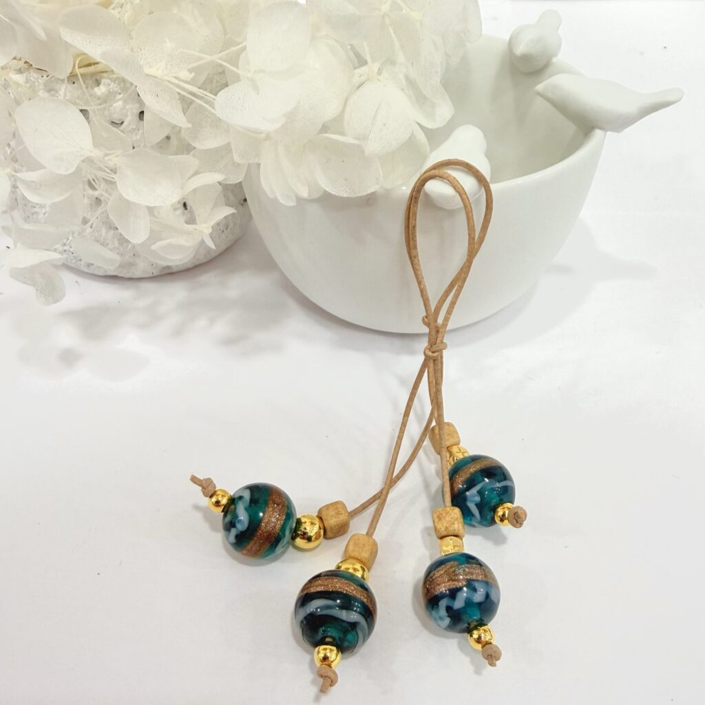 GP.36-Μπεγλέρι-με-γυαλωμένες-χάντρες-και-κύβο-σταυρό-24Κ