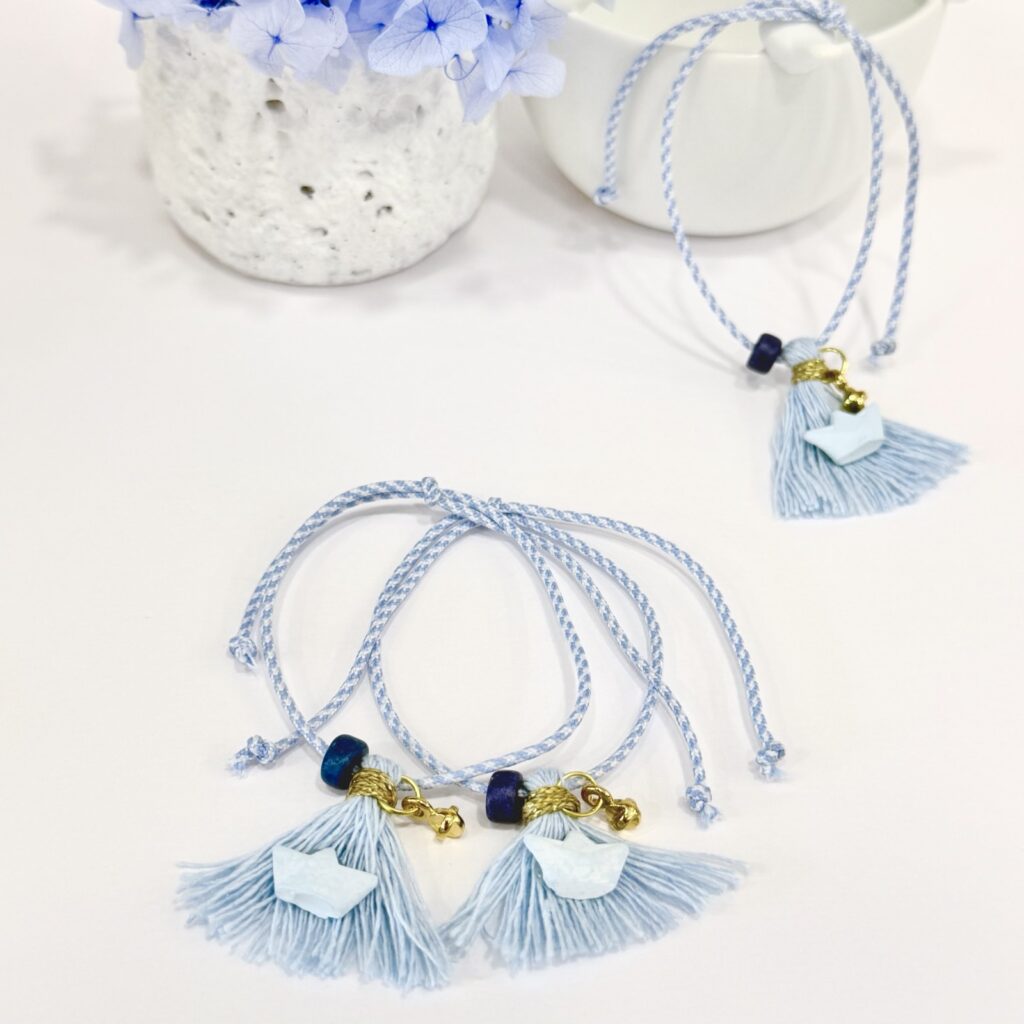 GP.68-Βραχιόλι-με-αρωματικό-καραβάκι-και-σταυρό-24Κ